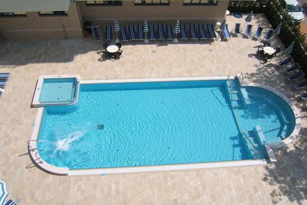 Hotel Miami Lido di Jesolo Bagian luar foto